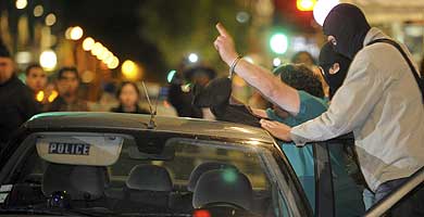The search of the ETA leaders' flat in Bordeaux takes over 16 hours