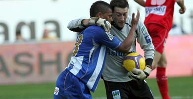 Malaga keep their heads and beat Sporting based on solid defence (1-0)