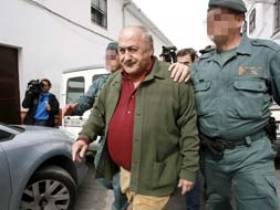 Mayor of Alcaucín and 12 others arrested in an operation to crack down on planning corruption
