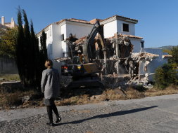Demolition starts on first illegal property in Marbella