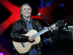 Raphael and Serrat come to the coast