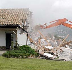 Marbella issues licences to regularise homes