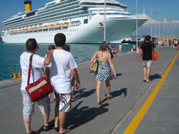 The first passengers since the 'Costa Concordia' accident