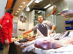 Market traders told to keep it down