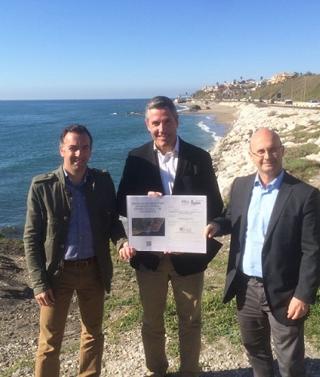 Ruiz (l), Maldonado (c) and Mart&iacute;n (r) on the route by the A-7.