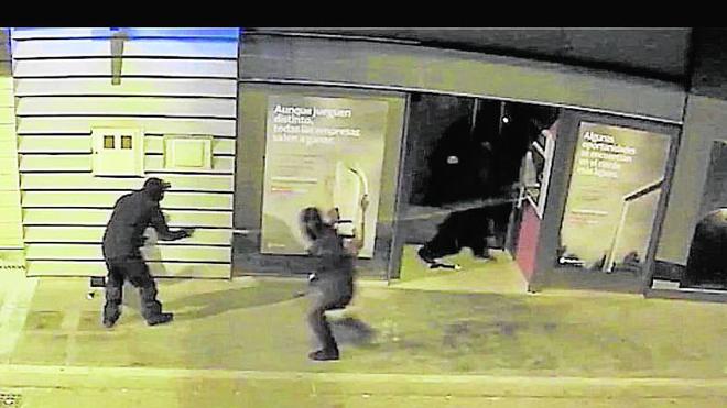 Cashpoint explosion 'master' held