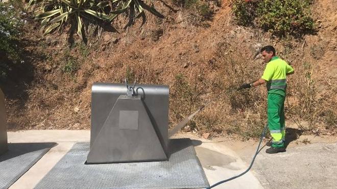 Fuengirola refuse collectors and street cleaners call an "indefinite" strike