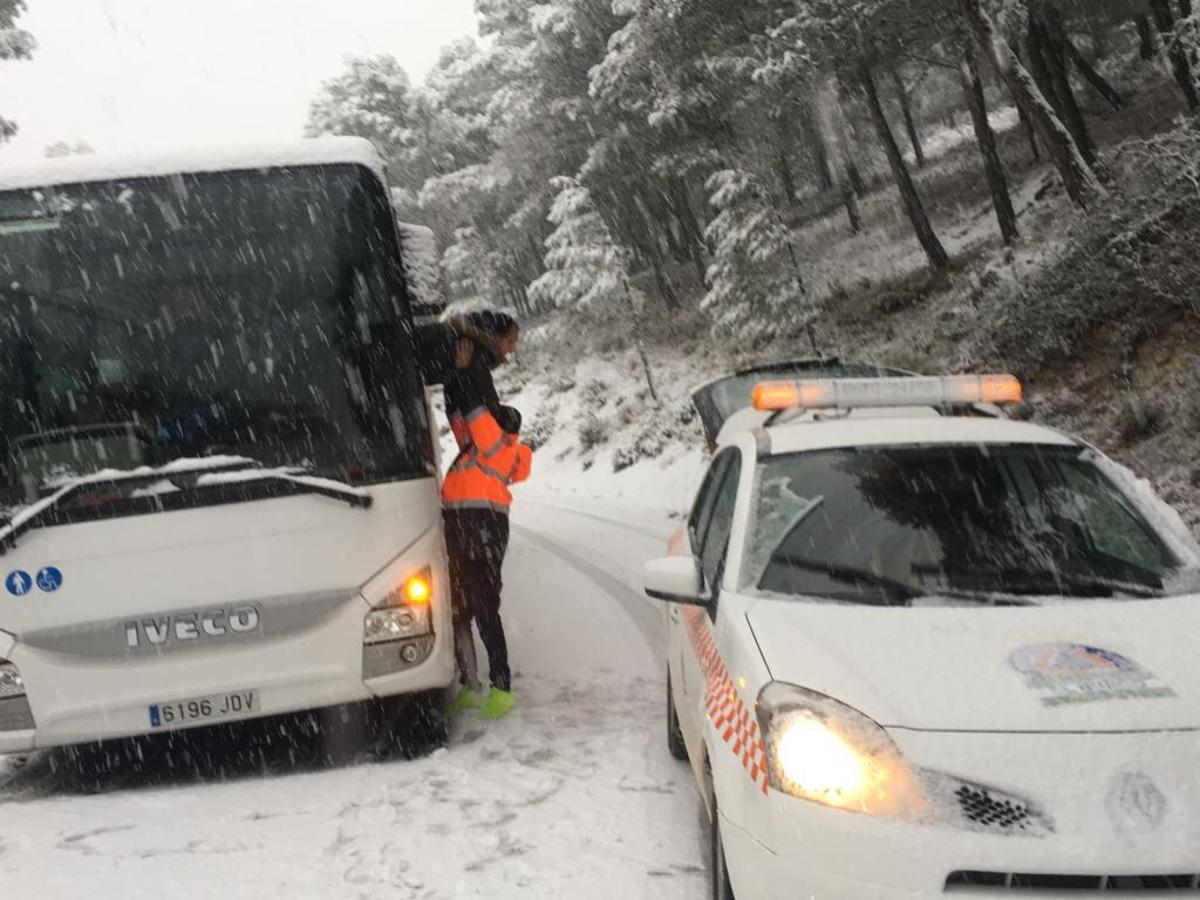 Travel chaos on Monday after several inches of snow fall on Malaga province (gallery)