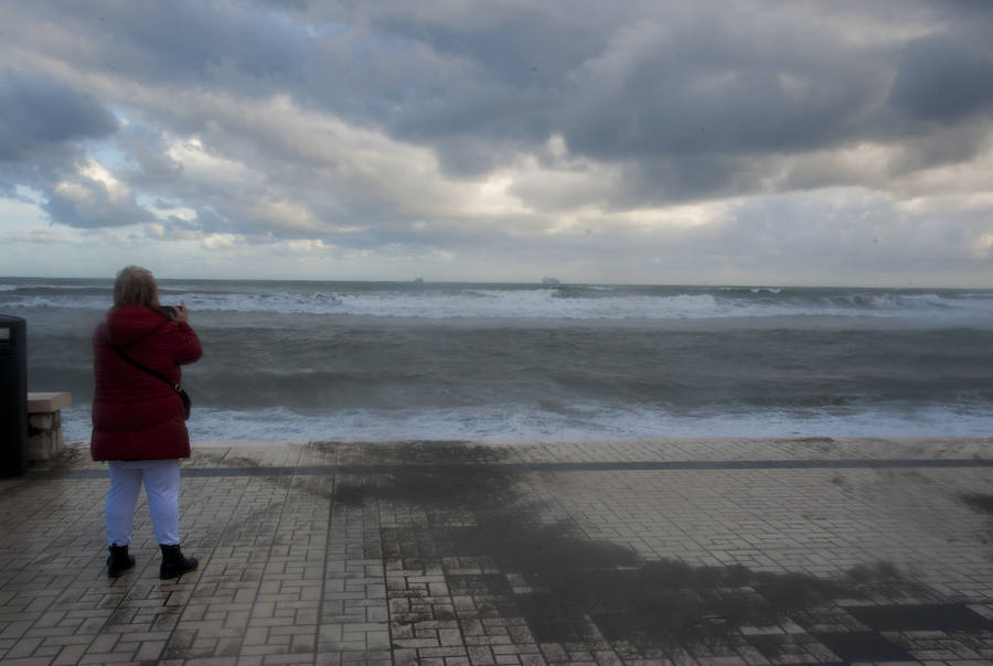 Malaga's windy weather in pictures